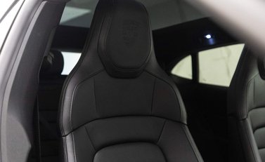 Porsche Taycan 4 CROSS TURISMO 7