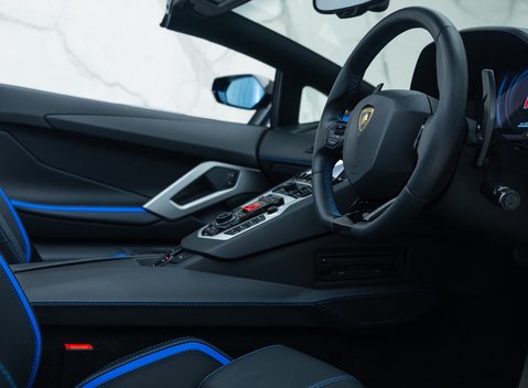 Lamborghini Aventador S LP 740-4 ROADSTER 16