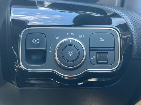 Mercedes-Benz A Class A 180 AMG LINE PREMIUM PLUS 33