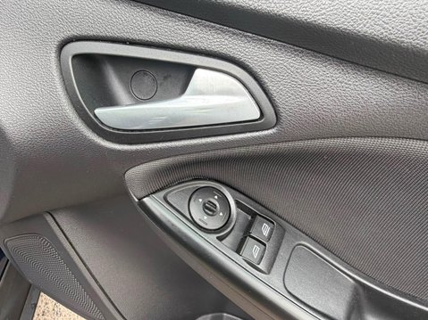 Ford Focus 1.0T EcoBoost Zetec Euro 5 (s/s) 5dr 24