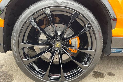 Lamborghini Urus V8 - ORANGE -AKRAPOVIC EXHAUST -PAN ROOF -B&O-MASSAGE SEATS-BLIND SPOT -ACC 80