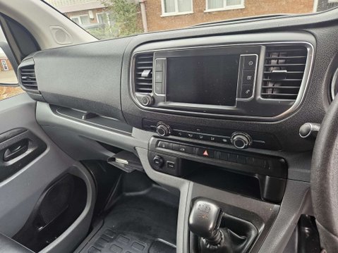 Vauxhall Vivaro 1.5 Vivaro 2900 Dynamic S/S 5