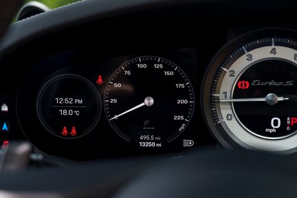 Porsche 911 TURBO S PDK 21