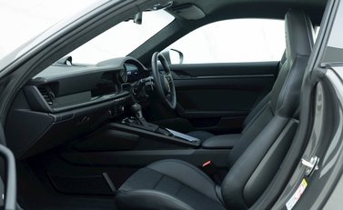 Porsche 911 (992) GT3 Touring 11