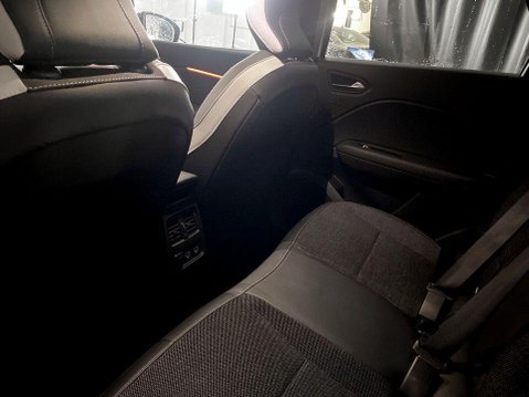 Renault Captur 1.6 E-TECH 9.8kWh techno SUV 5dr Petrol Plug-in Hybrid Auto Euro 6 (s/s) (1 19