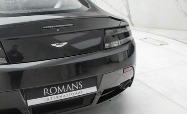 Aston Martin V12 Vantage S 35
