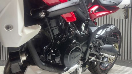 Triumph Street Triple R 2013 13K EXCELLENT CONDITION NEW MOT 675CC TRIPLE 28