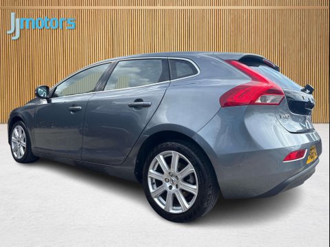 Volvo V40 1.5 T2 Inscription Hatchback 5dr Petrol Auto Euro 6 (s/s) (122 ps) 9