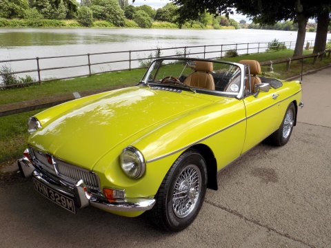 MG B ROADSTER 3