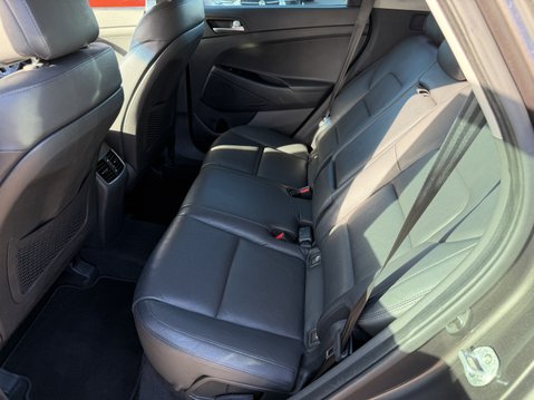 Hyundai TUCSON 2.0 CRDi Premium 5dr AWD Auto 34