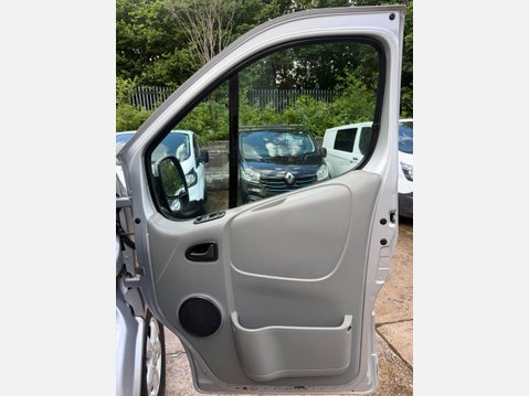 Renault Trafic 2.0 dCi SL27 Sport Panel Van 3dr Diesel Manual L1 H1 (198 g/km, 115 bhp) 32