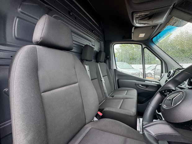 Mercedes-Benz Sprinter AUTO MWB L2H2 High Roof Pro Air Con Camera EURO 6 13
