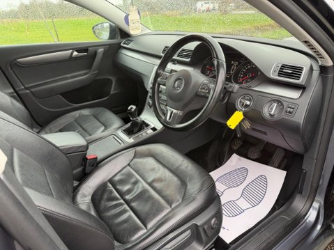Volkswagen Passat 2.0 TDI BlueMotion Tech Executive Euro 5 (s/s) 5dr 30