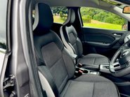 Renault Captur TECHNO E-TECH 17