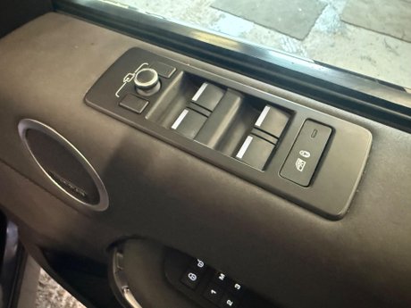 Land Rover Discovery 3.0 TD V6 HSE Auto 4WD Euro 6 (s/s) 5dr 16