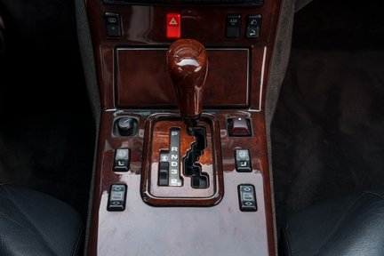 Mercedes-Benz SL Series SL500 18