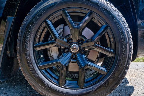 Land Rover Defender D300 HSE HardTop 5