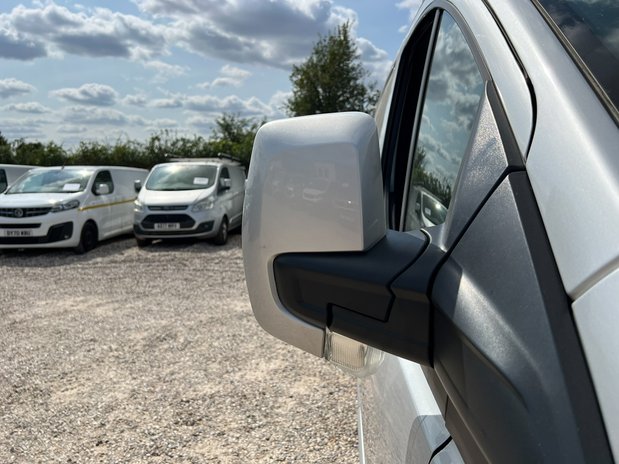 Ford Transit Custom SWB L1H1 Low Roof Limited 300 Air Con Alloys Sensors EURO 6 NO VAT 18