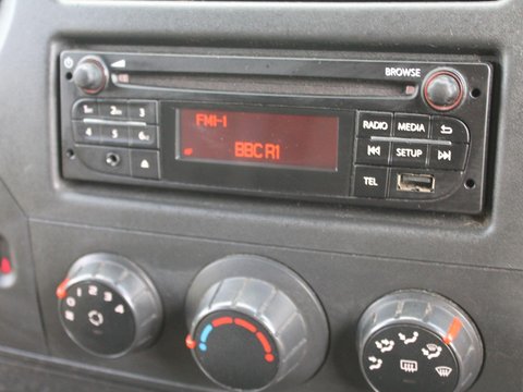 Renault Master 2.3 dCi 35 Business FWD MWB Medium Roof Euro 6 5dr 19