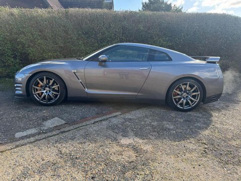 Nissan GT-R 3.8 V6 Premium Edition Coupe 2dr Petrol Auto 4WD Euro 5 (550 ps) 2