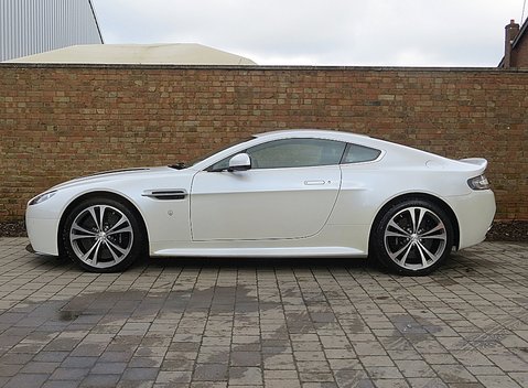 Aston Martin V12 Vantage 4