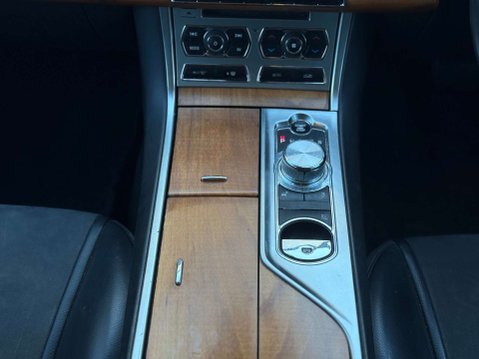 Jaguar XF 2.2d SE Saloon 4dr Diesel Auto Euro 5 (s/s) (190 ps) 33