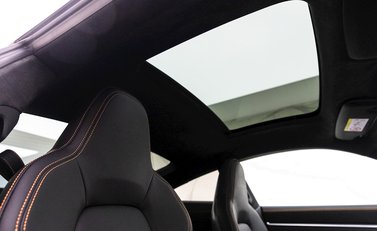 Porsche 911 (992) Turbo S 12