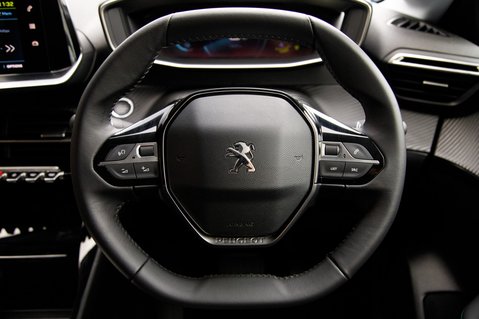 Peugeot 208 ALLURE PREMIUM 15