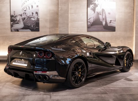 Ferrari 812 Superfast 5