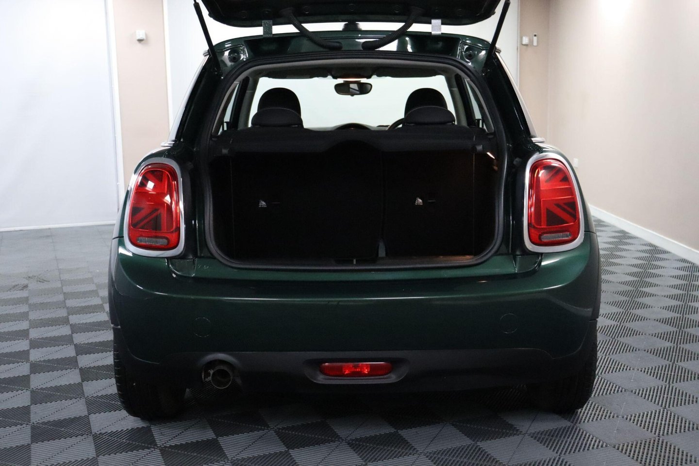 2018 MINI Hatch — image 11
