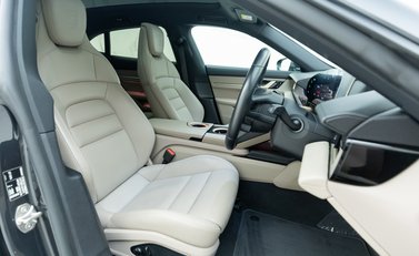 Porsche Taycan 4S Cross Turismo 11