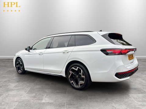 Volkswagen Passat 1.5 TSI eHybrid 19.7kWh R-Line Estate 5dr Petrol Plug-in Hybrid DSG Euro 6 5
