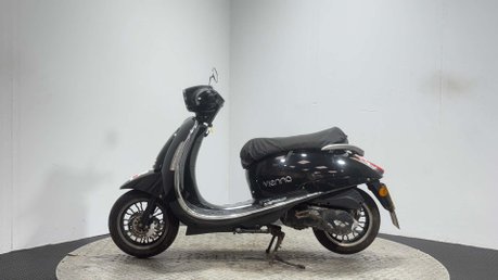 Lexmoto Vienna 2021 11K RUNNING PROJECT SCOOTER SPARES OR REPAIR 125CC CUSTOM BIKE 4