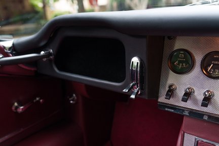 Jaguar E-Type 3.8 FHC 18