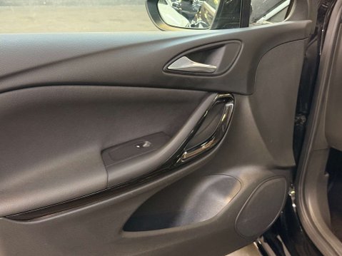 Vauxhall Astra 1.2 Astra Elite Nav Premium T 5dr 4