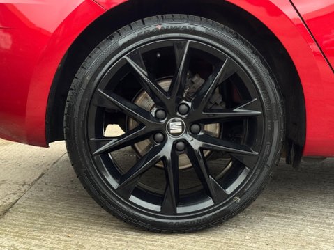 SEAT Leon 1.5 TSI EVO FR Black Edition Euro 6 (s/s) 5dr 12