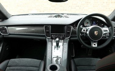 Porsche Panamera GTS 20