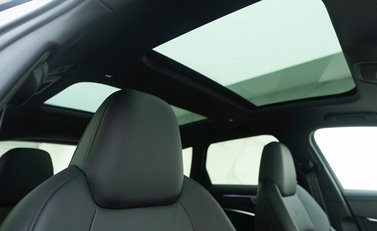 Audi RS6 Avant Carbon Black URBAN 12