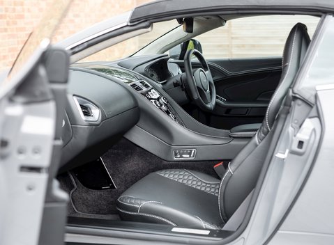 Aston Martin Vanquish Volante 17