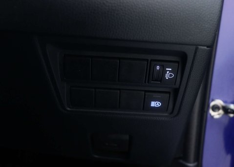 Toyota Yaris 1.5 Yaris Design HEV CVT 5dr 37