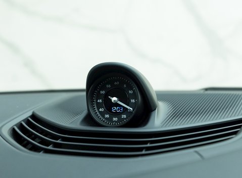 Porsche Taycan GTS Sport Turismo 18