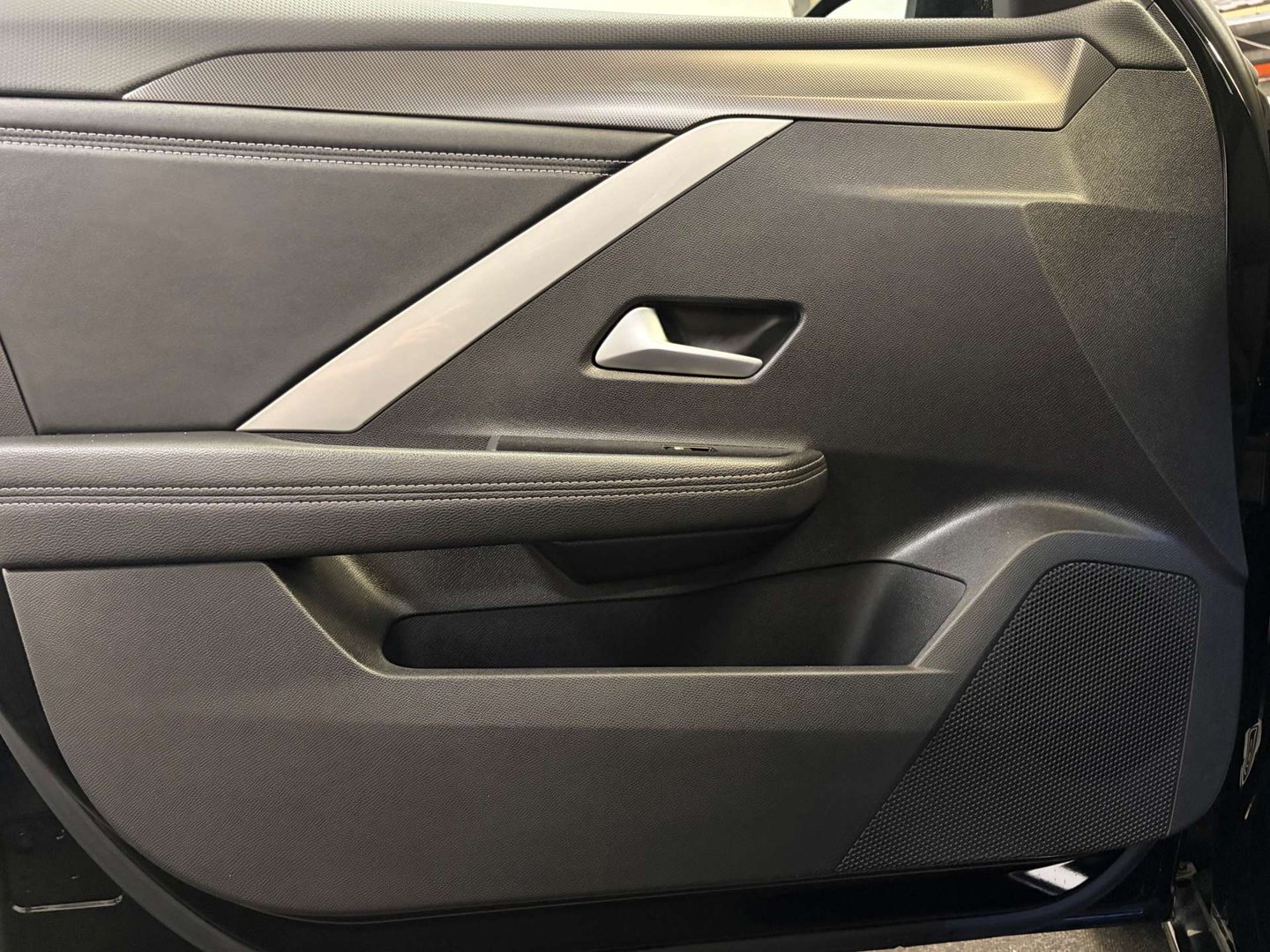 2023 Vauxhall Astra — image 33