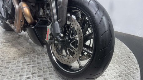 Ducati Diavel 1198 CARBON EDITION 24K 1 OWNER JUST SERVICED MOT APRIL 2027 28