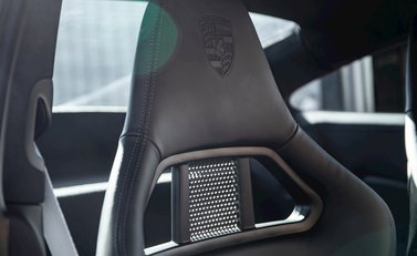 Porsche 911 GT3 Touring 16