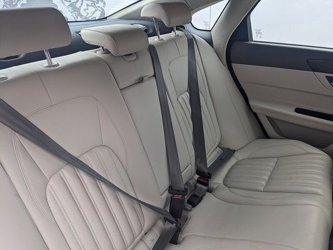Jaguar XF PORTFOLIO 14