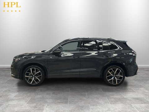 Volkswagen Tiguan 1.5 eTSI MHEV R-Line SUV 5dr Petrol Hybrid DSG Euro 6 (s/s) (150 ps) 1 Owne 4