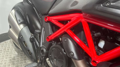 Ducati Diavel 1198 CARBON EDITION 24K 1 OWNER JUST SERVICED MOT APRIL 2027 14