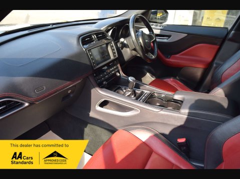 Jaguar F-Pace 2.0 F-PACE R-Sport AWD D 4WD 5dr 29
