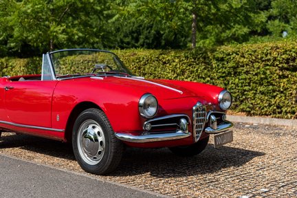 Alfa Romeo Giulietta Spider by Pininfarina 13