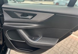 Jaguar XE R-DYNAMIC SE AUTO 25